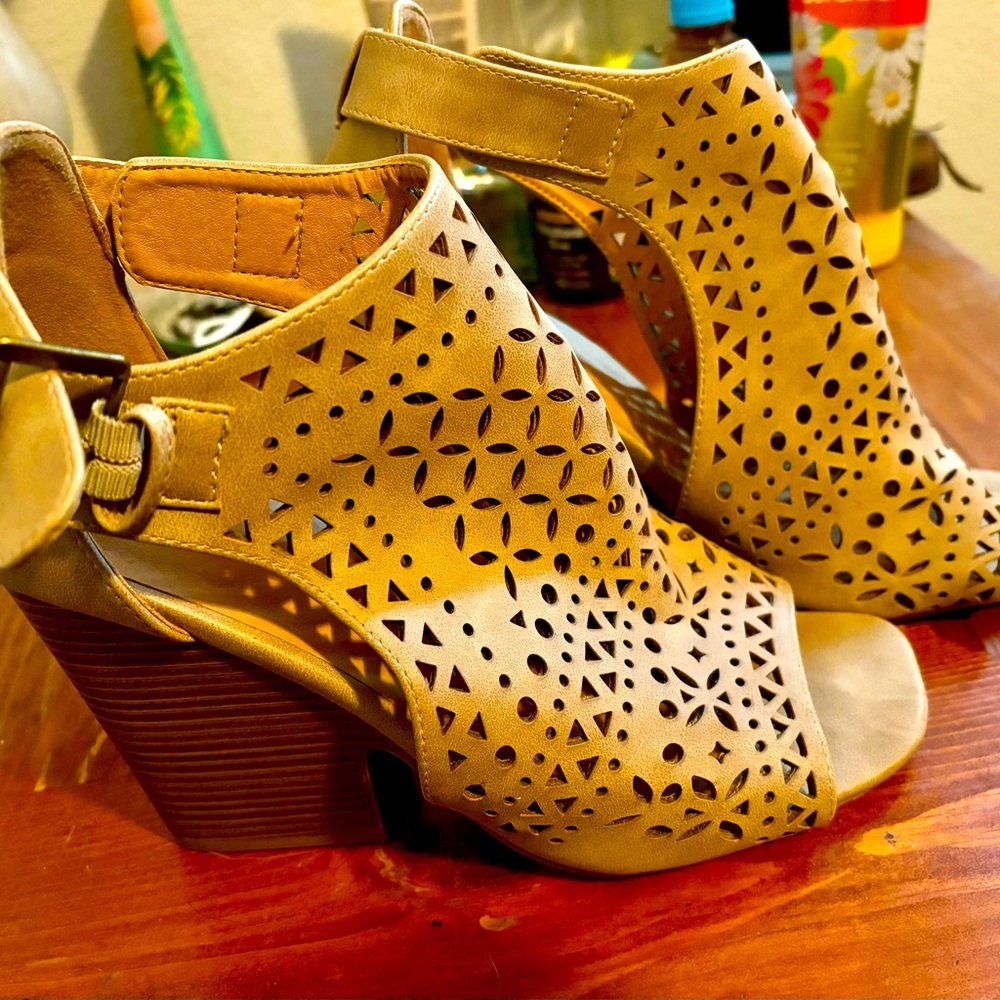 Summer wedges